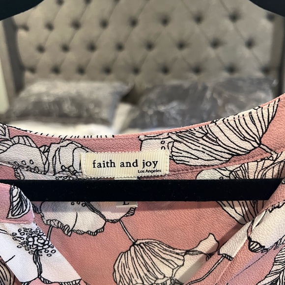 Large, pink, flowy strapless top - Picture 2 of 3